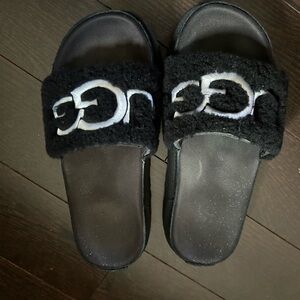 UGG Women's Black Fuzzy Slides